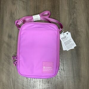 NWT Lululemon Easy Access Crossbody O/S *Dahlia Mauve & white*